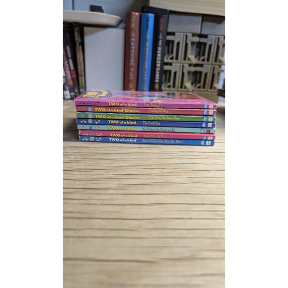 Vintage Two of a Kind Mary-kate and Ashley books | 7 books - Picture 7 of 7